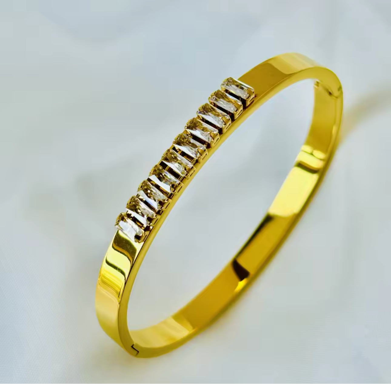 Exquisite Rhinestone Geometric Bangle