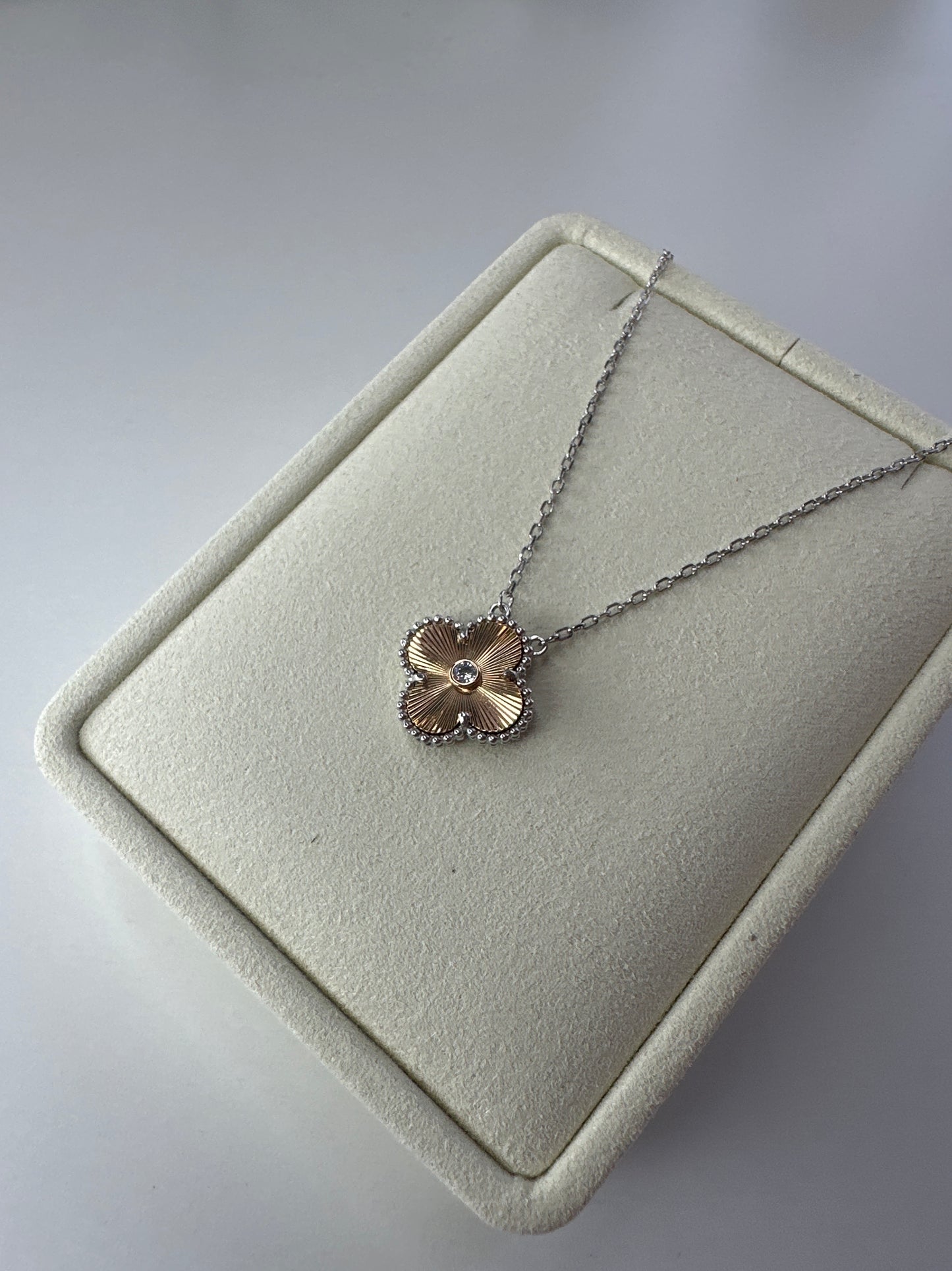 VCA CLOVER 15MM DIAMOND LASER NECKLACE SILVER