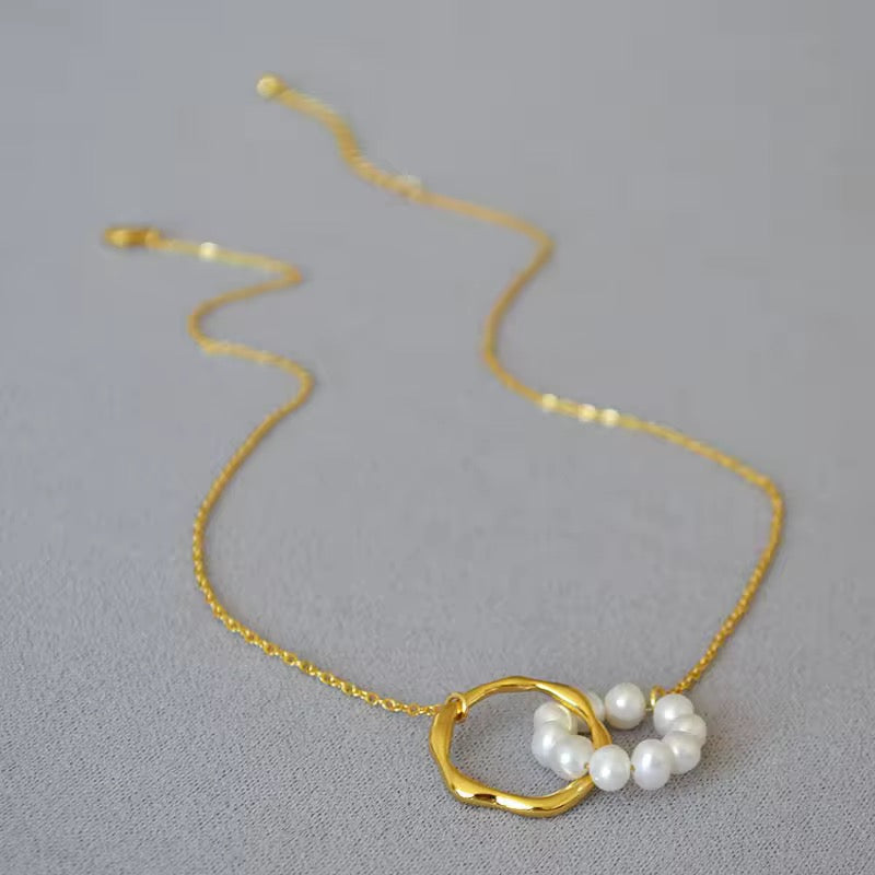 INTERLOCK PEARL NECKLACE