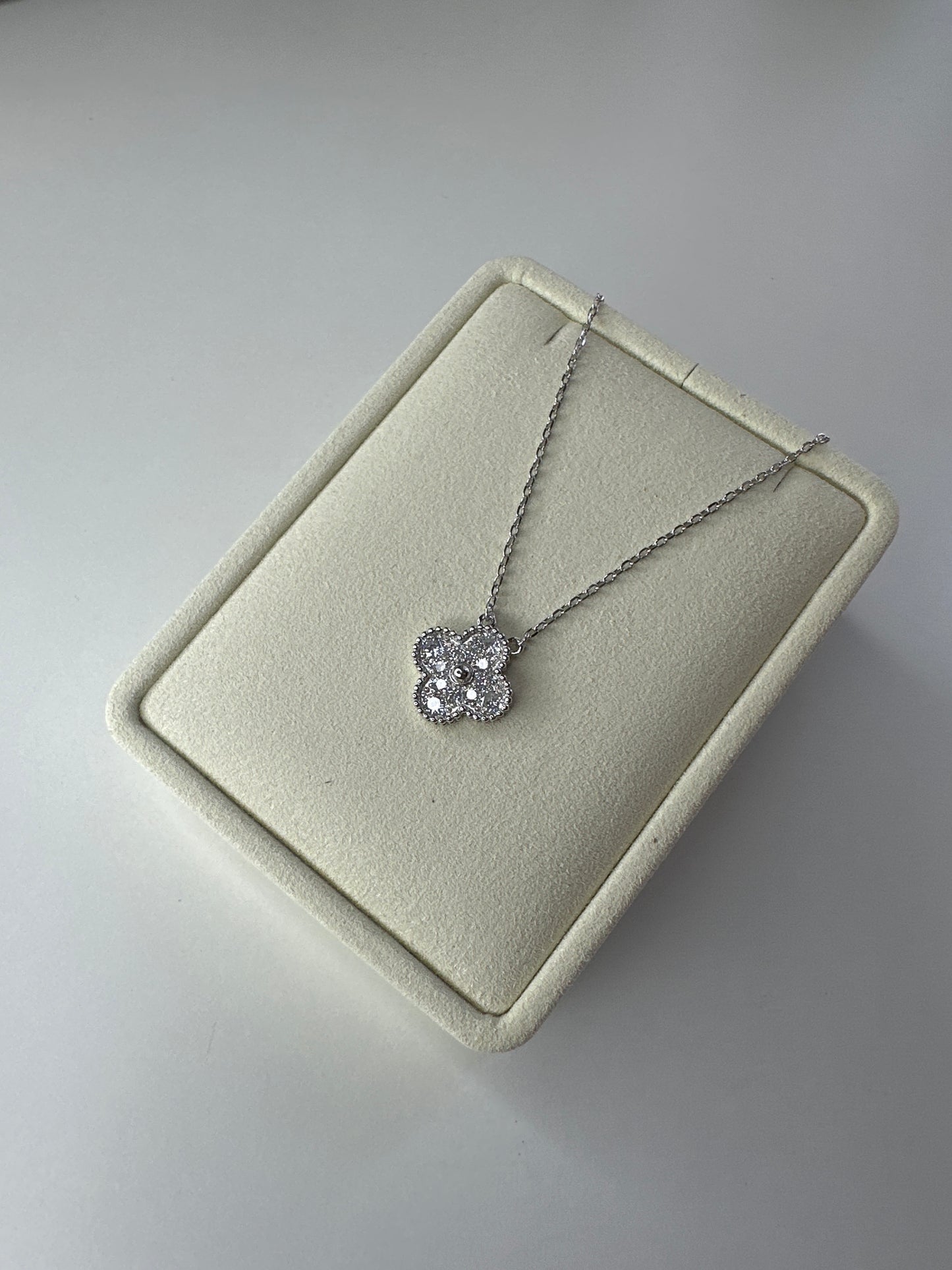 VCA MAGIC CLOVER NECKLACE GOLD