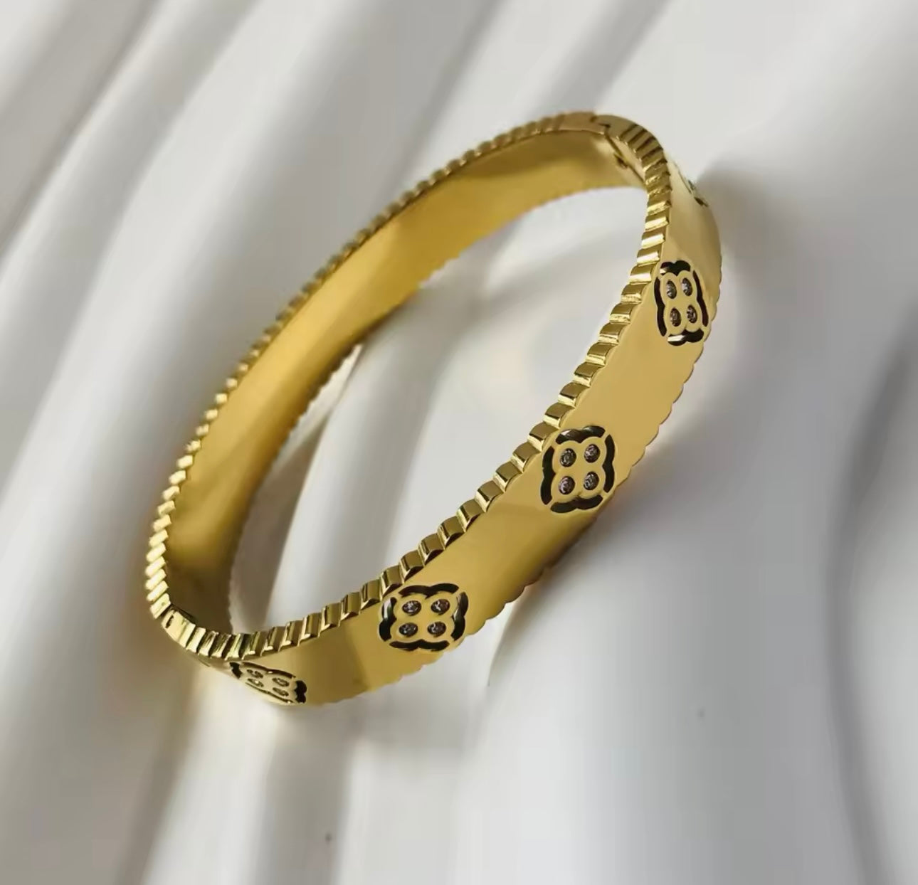 Clover Bangle