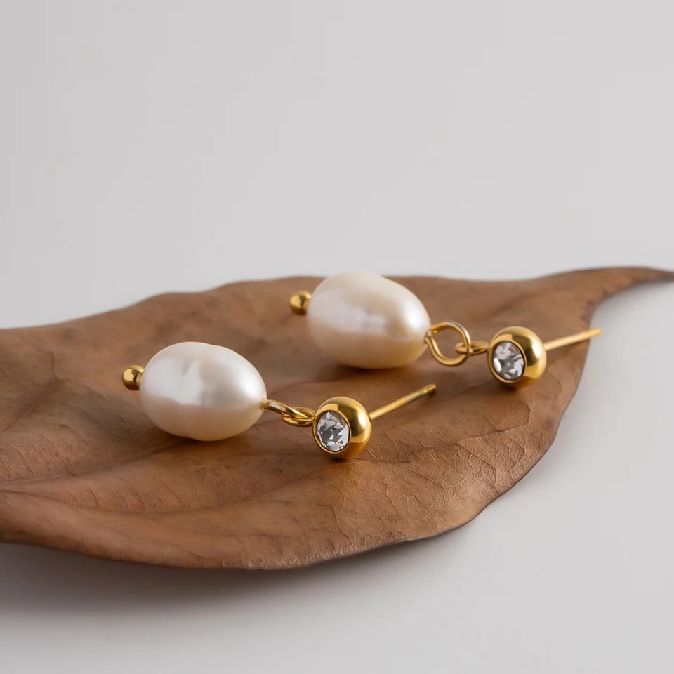 Ena Pearl Earrings