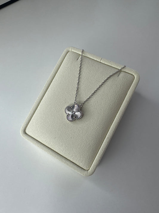 VCA CLOVER 15MM DIAMOND LASER NECKLACE SILVER