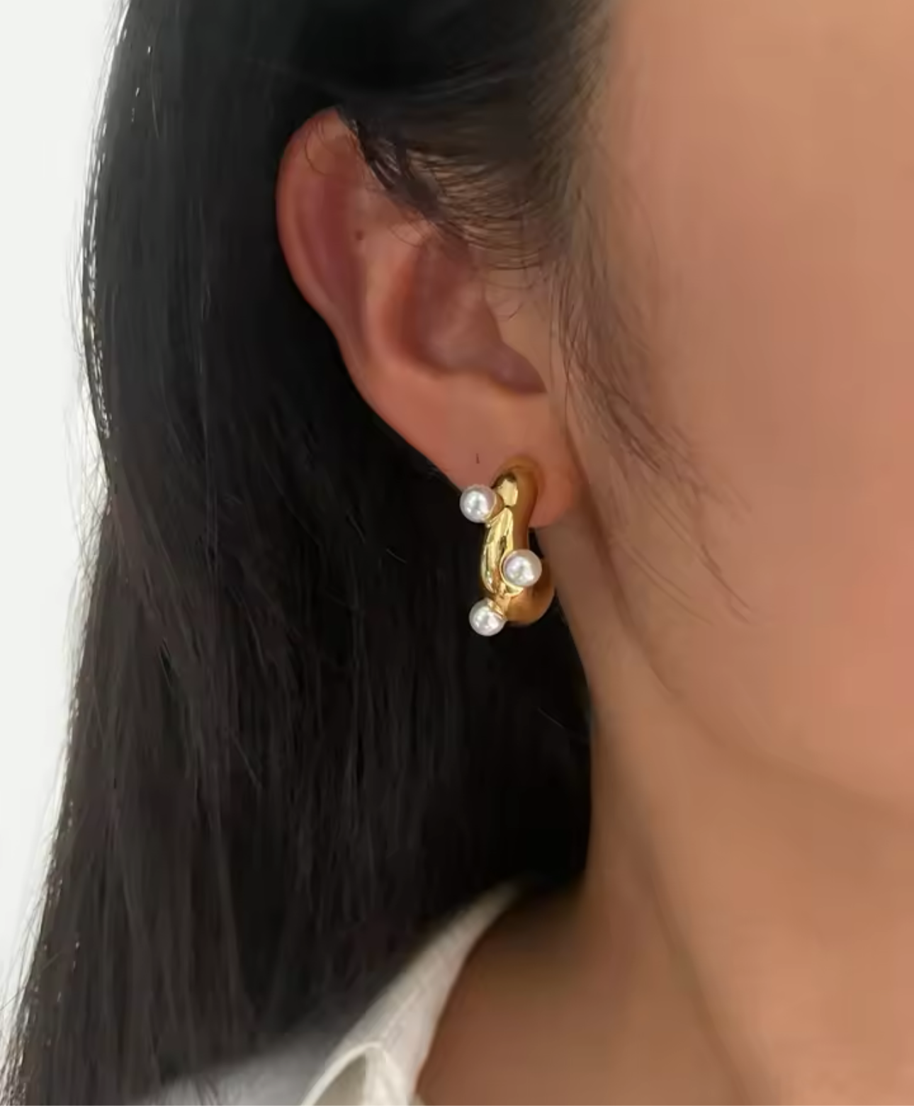 Peri'sbox Chunky Gold Plated Triple Pearl Hoop C-shaped Earrings