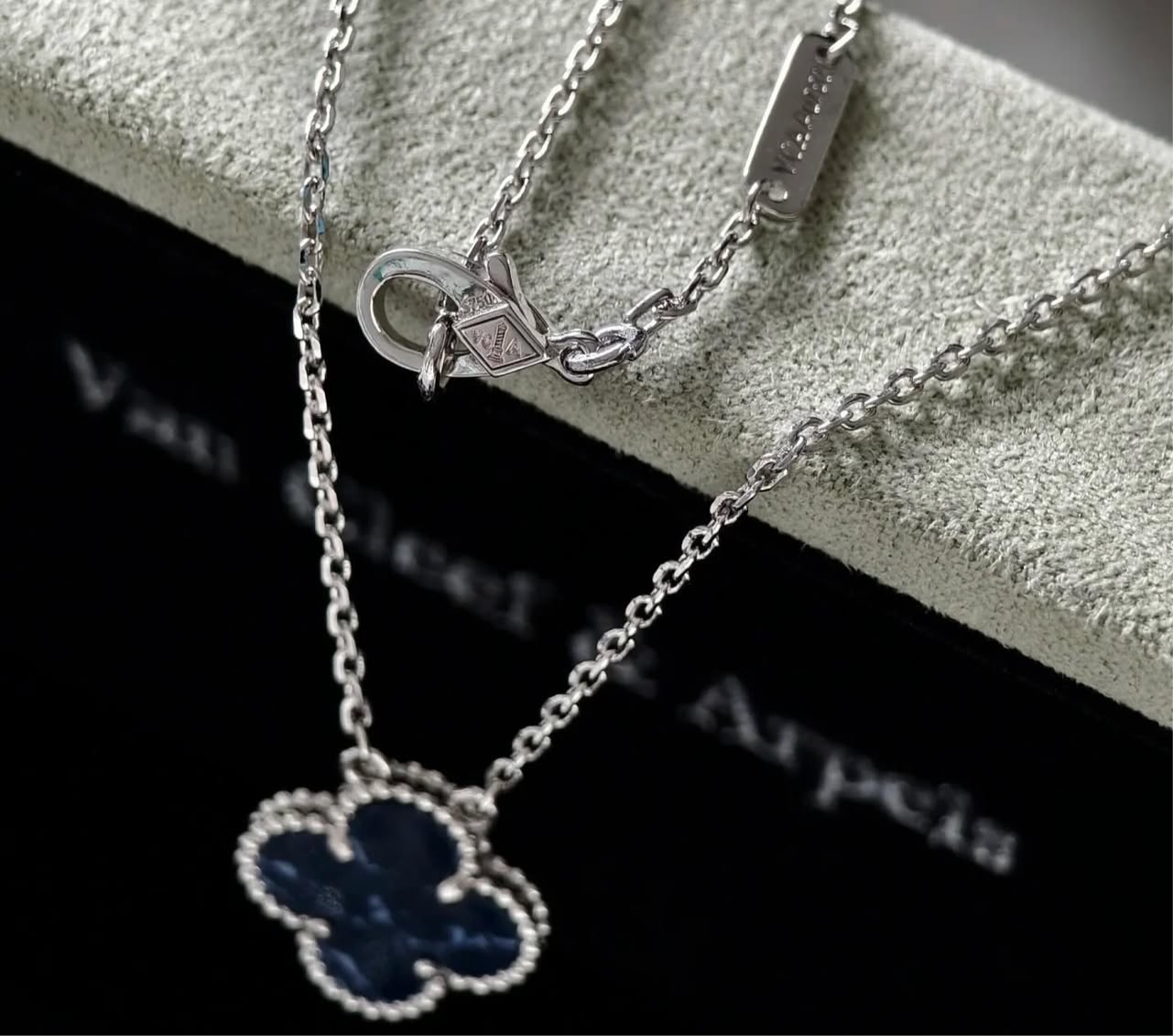 VCA MAGIC CLOVER NECKLACE