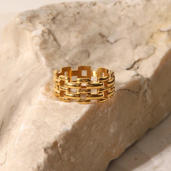 Contorto Ring