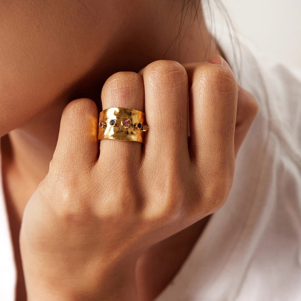 Gold Stone Hammer Ring