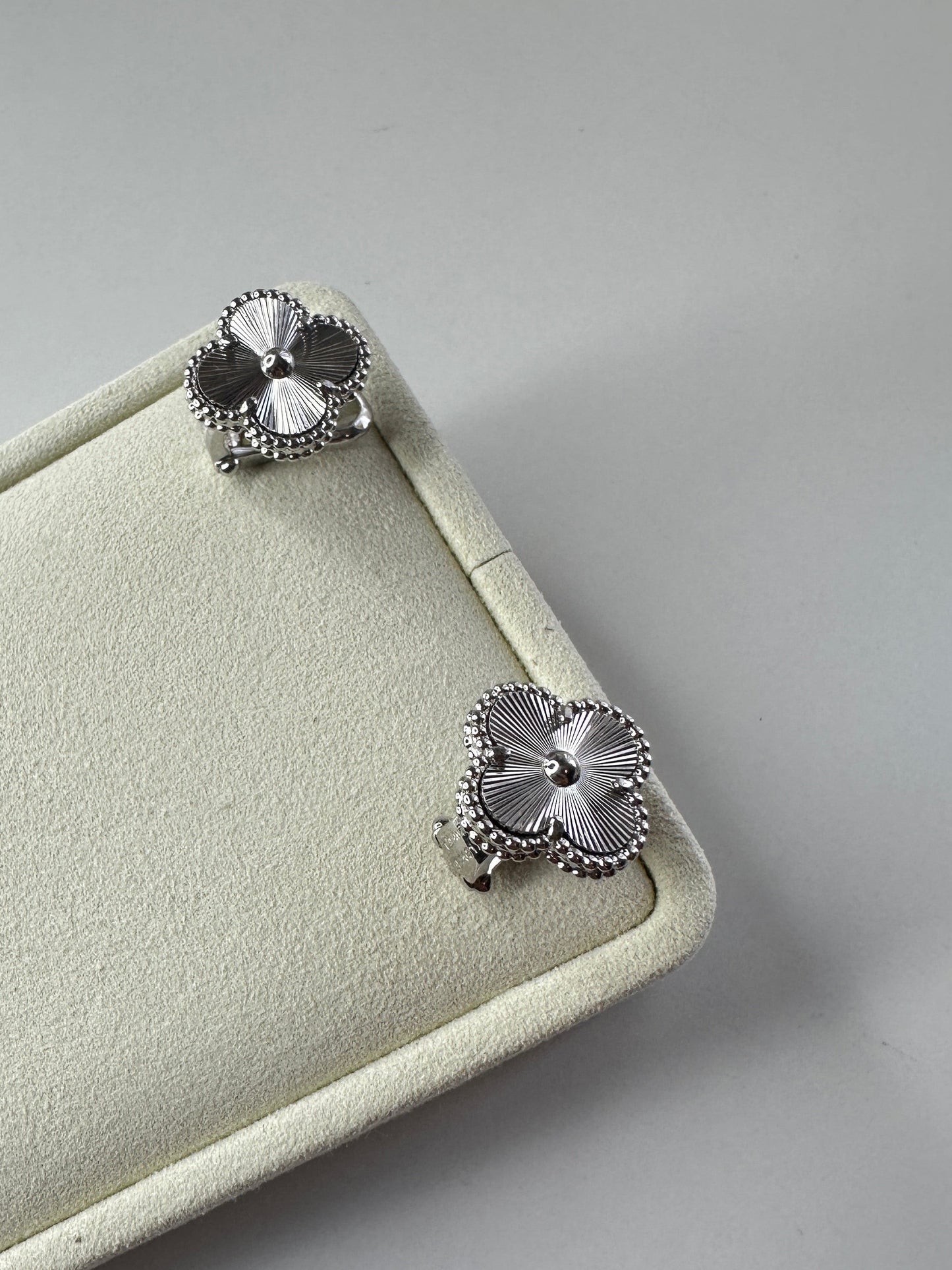 VCA CLOVER MEDIUM 1 MOTIFS Earrings