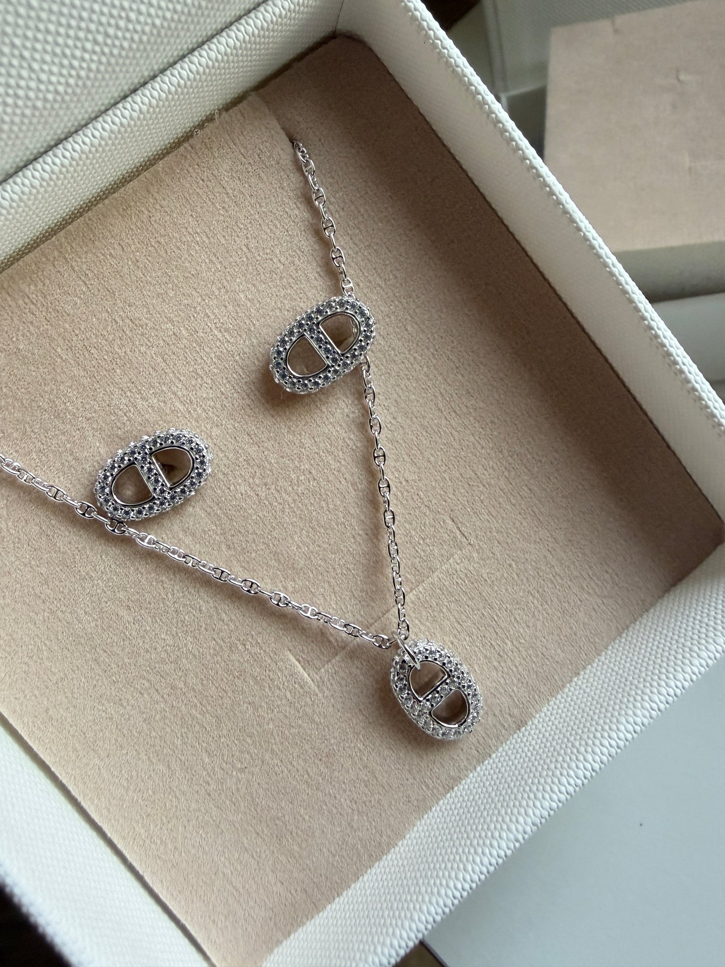 HERME EARRINGS AND NECKLACE