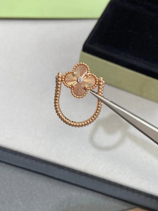 VCA Clover Ring