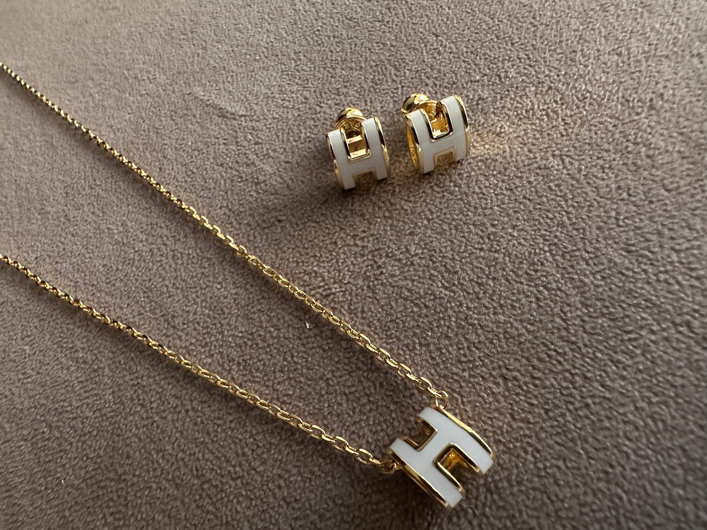 Hermes.s Earring and necklace Set