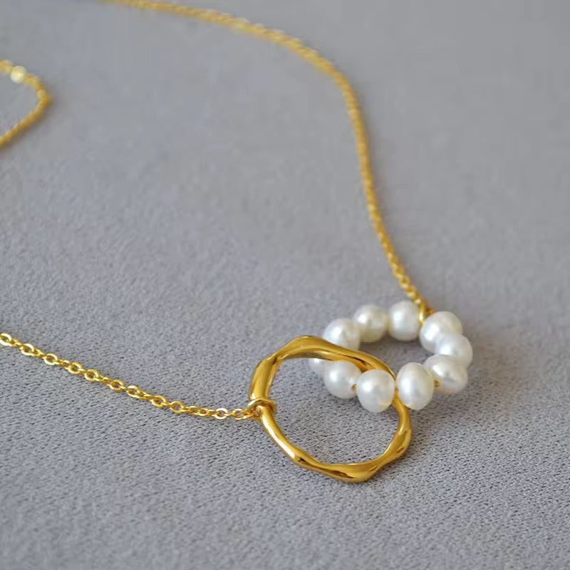INTERLOCK PEARL NECKLACE