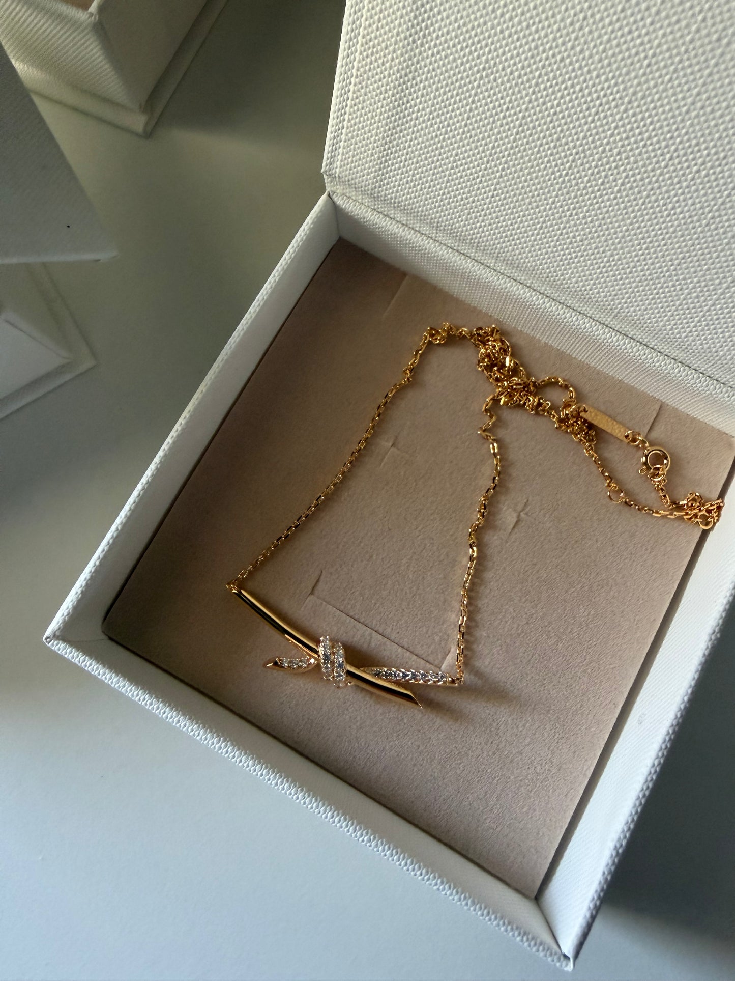 Tiffan Knot  NECKLACE
